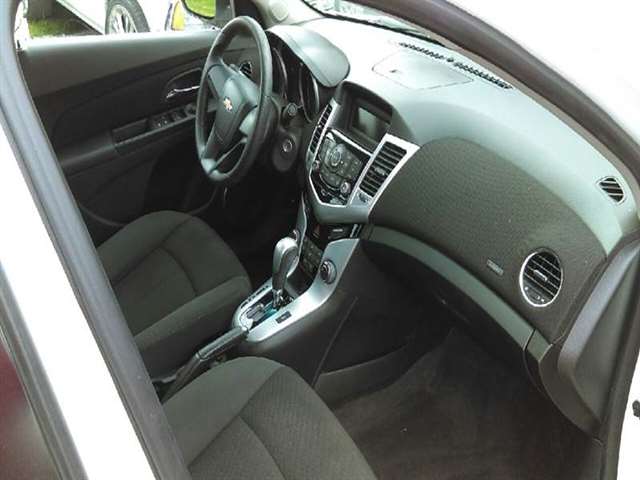 2011 Chevrolet Cruze LT 4dr Sedan W/1lt